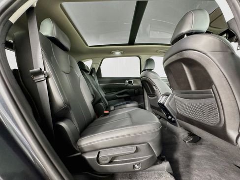 Used 2023 Kia Sorento SX AWD/4WD image 30