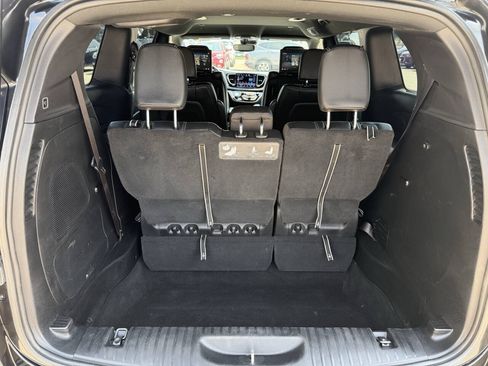 Used 2021 Chrysler Pacifica Touring-L w/ Uconnect Theater Family Group AWD/4WD image 14
