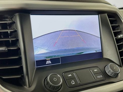 Used 2023 GMC Acadia SLT AWD/4WD image 15