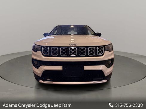 Used 2025 Jeep Compass Limited AWD/4WD image 2