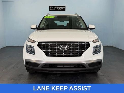 Used 2024 Hyundai Venue SEL FWD image 2