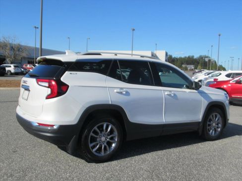 Used 2022 GMC Terrain SLT w/ Infotainment Package II image 6