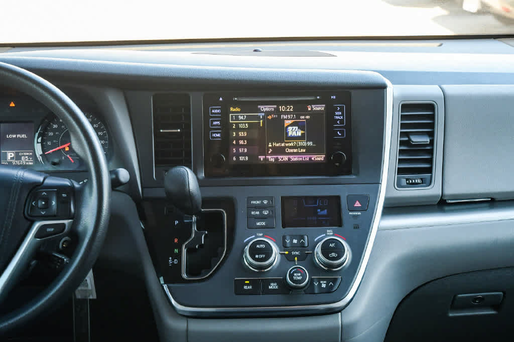Used 2017 Toyota Sienna LE FWD image 13