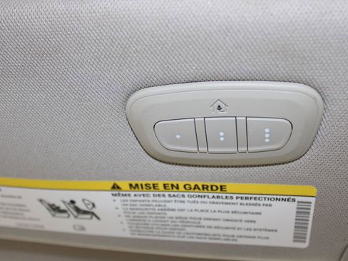Used 2023 Chrysler Pacifica Limited FWD image 53