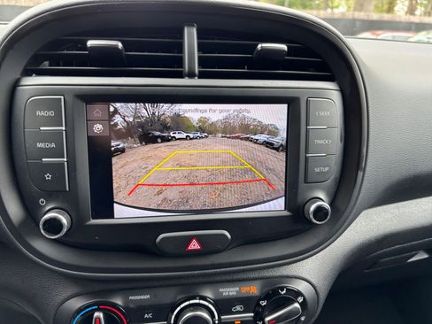 Used 2025 Kia Soul LX w/ LX Technology Package FWD image 24