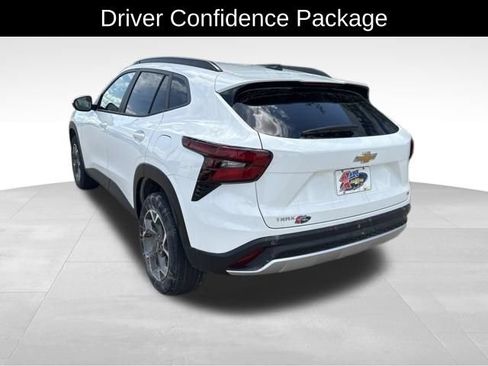Used 2024 Chevrolet Trax LT w/ Driver Confidence Package FWD image 6