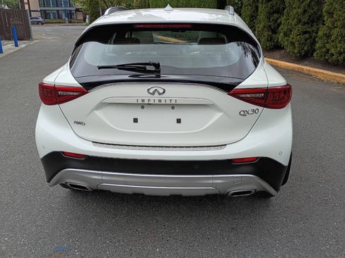 Used 2017 INFINITI QX30 Premium w/ Navigation Package AWD/4WD image 4