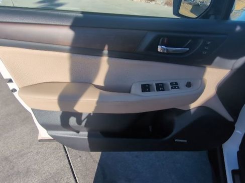 Used 2017 Subaru Outback 2.5i Limited image 10