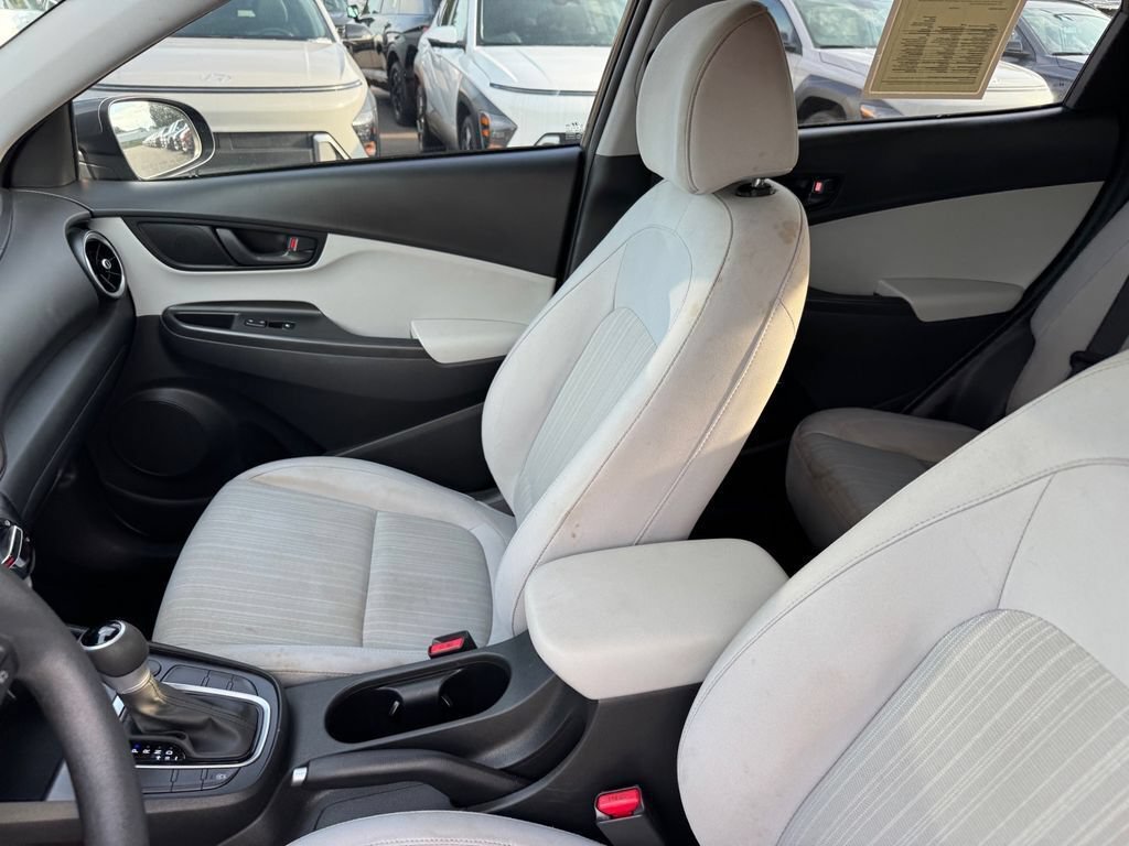 Used 2023 Hyundai Kona SEL FWD image 7