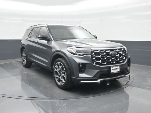 Certified 2025 Ford Explorer Platinum w/ Ultimate Package AWD/4WD image 8