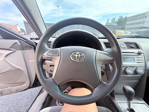 Used 2010 Toyota Camry SE FWD image 14