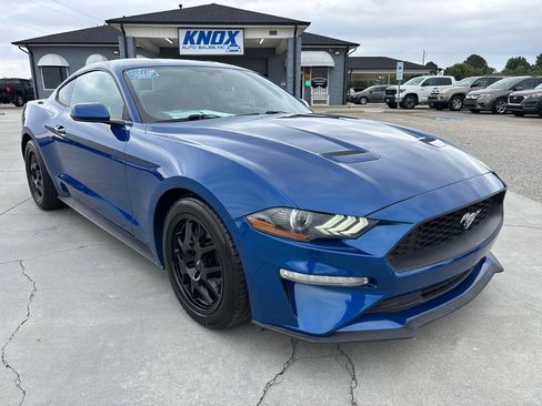 Used 2018 Ford Mustang Coupe RWD image 2