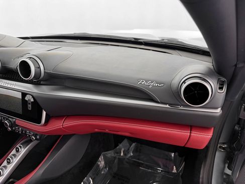 Used 2019 Ferrari Portofino RWD image 27