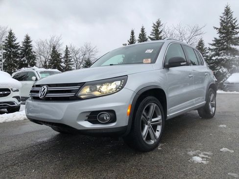 Used 2017 Volkswagen Tiguan Sport image 3