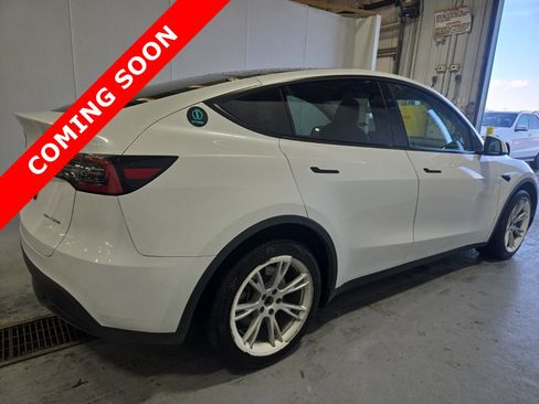 Used 2023 Tesla Model Y Long Range image 5