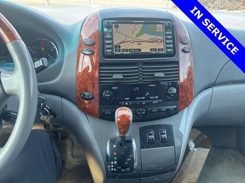 Used 2009 Toyota Sienna XLE image 5