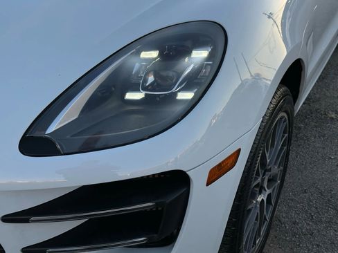 Used 2017 Porsche Macan Turbo image 12