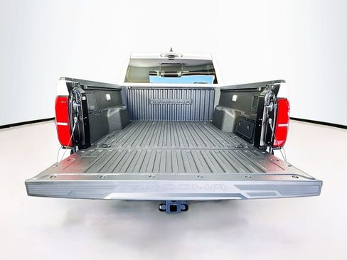 Used 2025 Toyota Tacoma TRD Off-Road w/ TRD Off Road Premium Package image 30