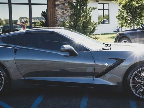 Used 2018 Chevrolet Corvette Stingray Coupe w/ 1LT RWD image 11