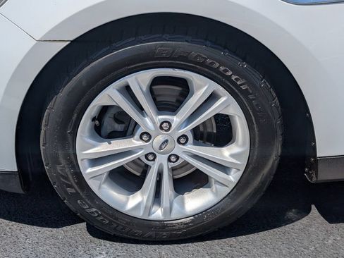 Used 2015 Ford Taurus SEL w/ Equipment Group 201A FWD image 16