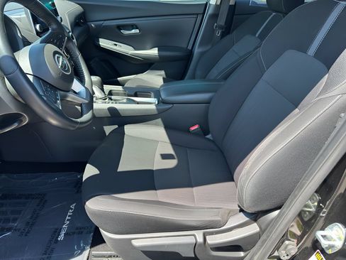 Used 2022 Nissan Sentra SV FWD image 9