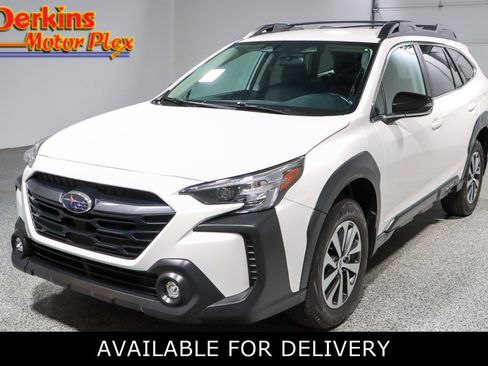 Used 2025 Subaru Outback Premium image 1