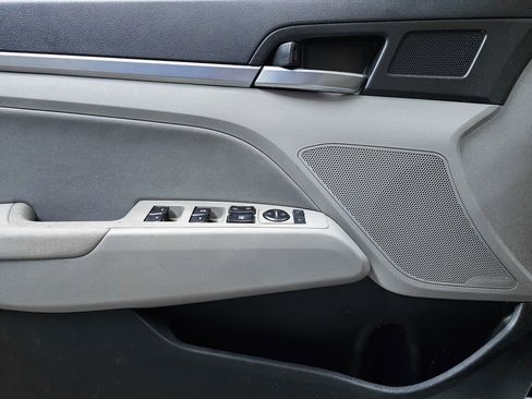 Used 2017 Hyundai Elantra SE image 18