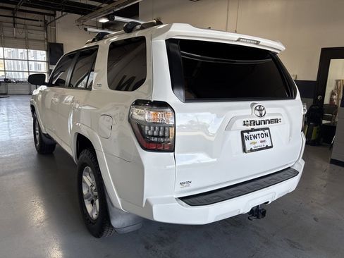 Used 2021 Toyota 4Runner SR5 Premium image 34