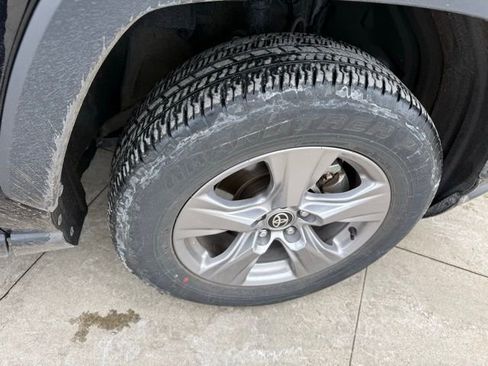 Used 2025 Toyota RAV4 XLE image 9