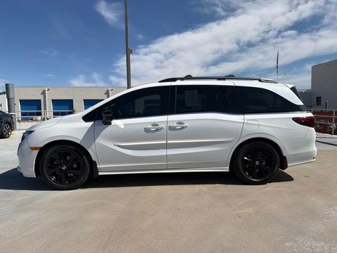 Used 2023 Honda Odyssey Sport image 4