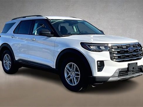 New 2026 Ford Explorer Active w/ Active Comfort Package image 2