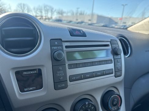 Used 2010 Toyota Matrix S image 18