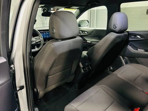 Used 2026 Chevrolet Equinox LT FWD image 24