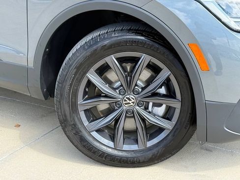 Used 2024 Volkswagen Tiguan SE FWD image 2