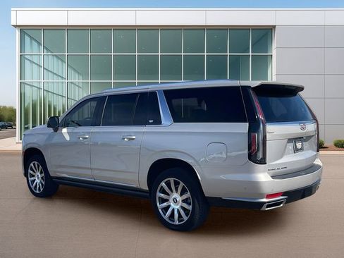 Used 2024 Cadillac Escalade ESV Premium Luxury Platinum image 7