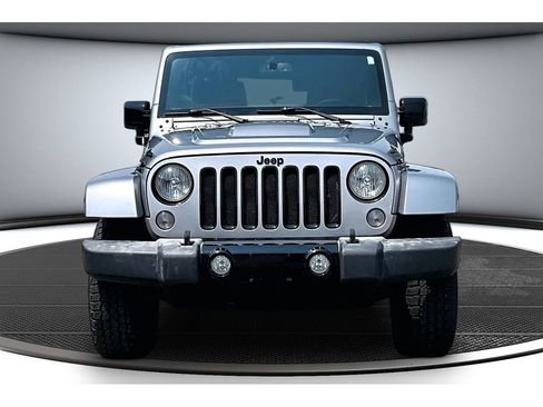 Used 2015 Jeep Wrangler Unlimited Sahara AWD/4WD image 4