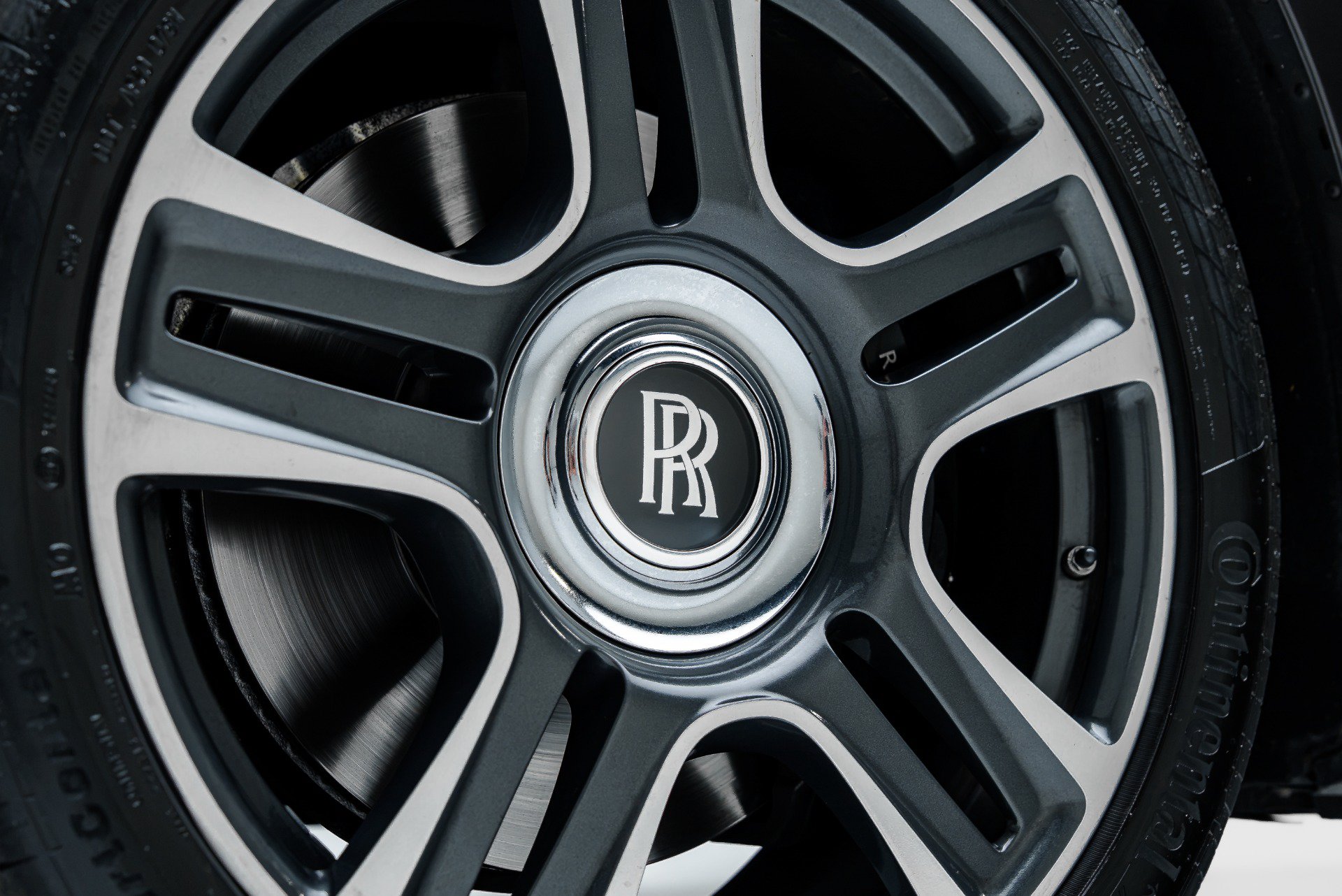 Used 2016 Rolls-Royce Ghost RWD image 28
