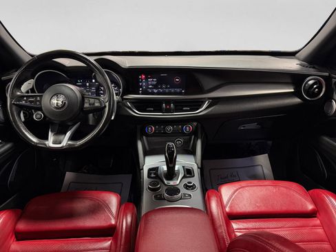 Used 2022 Alfa Romeo Stelvio Veloce AWD/4WD image 17