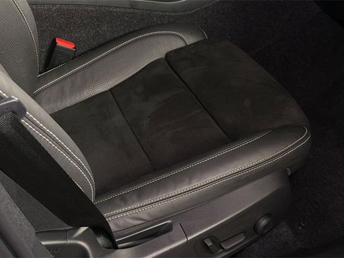 Used 2021 Volvo XC40 T5 R-Design w/ Advanced Package image 10