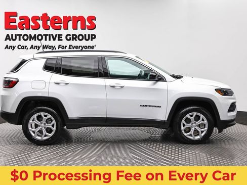 Used 2024 Jeep Compass Latitude AWD/4WD image 4