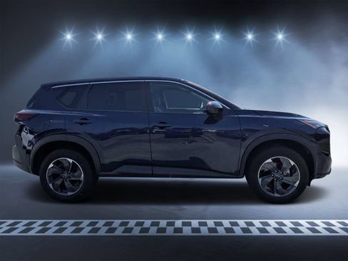 Used 2024 Nissan Rogue SV AWD/4WD image 2