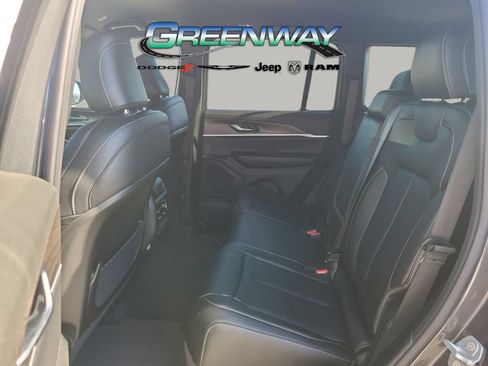 Used 2025 Jeep Grand Cherokee Limited RWD image 16