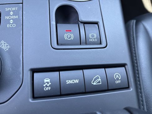 Used 2022 Toyota Highlander XSE AWD/4WD image 9