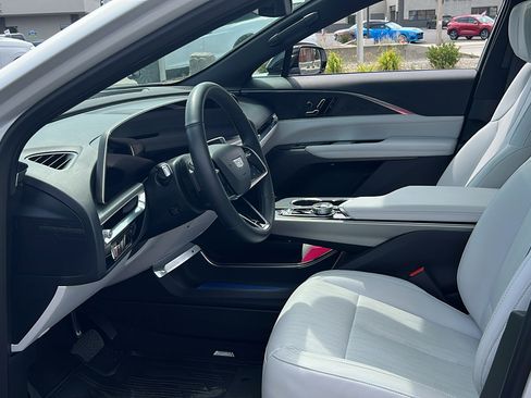 Used 2024 Cadillac Lyriq Sport image 9