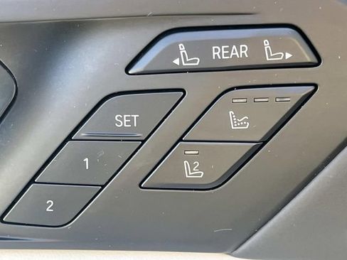 Used 2022 BMW X7 M50i w/ Dynamic Handling Package AWD/4WD image 39
