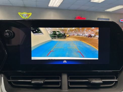 Certified 2025 Chevrolet Trax LT w/ LT Convenience Package image 28