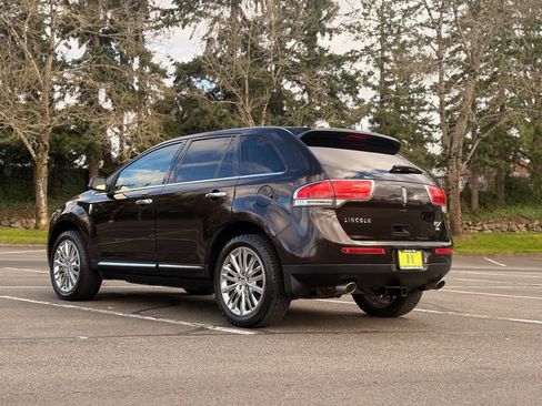 Used 2013 Lincoln MKX AWD image 3