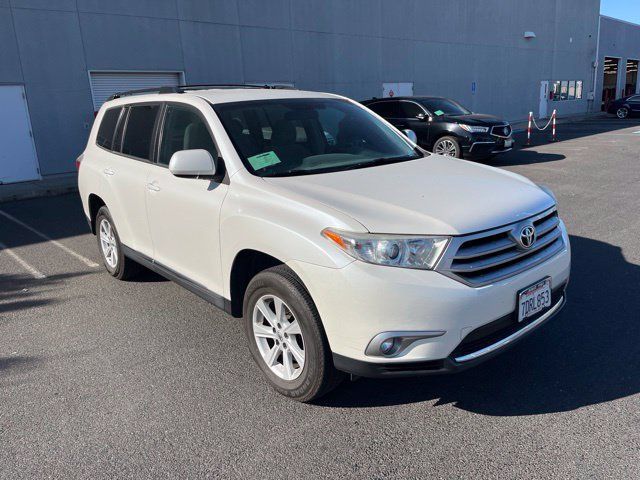 Used 2013 Toyota Highlander Plus FWD image 1