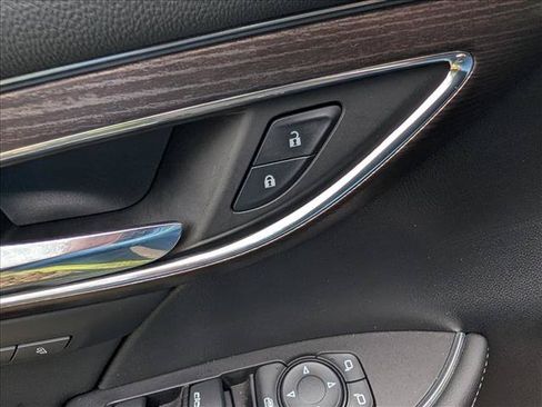 Used 2023 Buick Envision Avenir AWD/4WD image 31