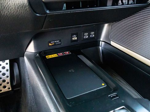 Used 2025 Toyota Camry SE image 28